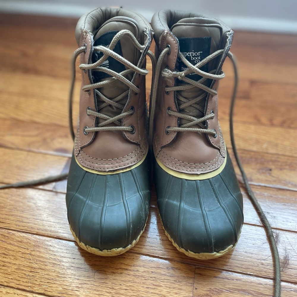 Brown and Green Rain and Snow Boots with Rubber Sole and Lace-up Style